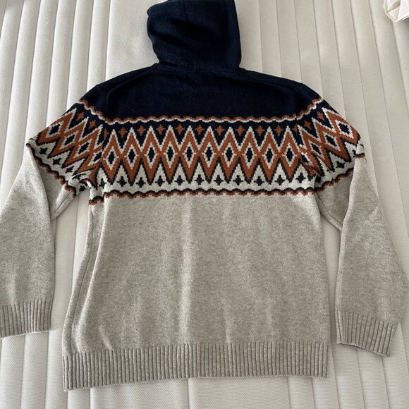 Old Navy Sweater in Excellent Condition - Picture 3 of 5